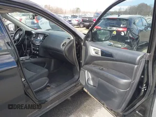 2019 Nissan Pathfinder S z VIN 5N1DR2MM5KC584974, wystawiony jako IAAI lot #41174506 z przebiegiem 76 466 mil mil oraz . Historia ofert i sprzedaży dostępna na DreamBid. Obrazek 5.