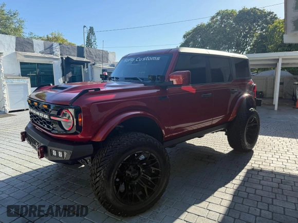 2024 Ford Bronco Big Bend z VIN 1FMDE7BH2RLA76597, wystawiony jako Copart lot #57521675 z przebiegiem 1 400 mil mil oraz Czysty tytuł • Clean title. Historia ofert i sprzedaży dostępna na DreamBid. Obrazek 2.