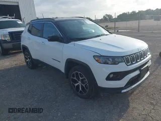 2024 Jeep Compass Limited z VIN 3C4NJDCN7RT100839, wystawiony jako IAAI lot #42714163 z przebiegiem 37 347 mil mil oraz . Historia ofert i sprzedaży dostępna na DreamBid. Obrazek 1.