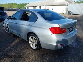 2014 BMW 3 Series 328d z VIN WBA3D3C58EK157097, wystawiony jako IAAI lot #42081036 z przebiegiem 117 898 mil mil oraz . Historia ofert i sprzedaży dostępna na DreamBid. Obrazek 3.