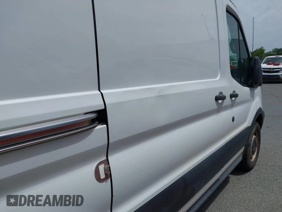 2019 Ford Transit z VIN 1FTYR1CM7KKB27266, wystawiony jako IAAI lot #42290305 z przebiegiem 129 746 mil mil oraz . Historia ofert i sprzedaży dostępna na DreamBid. Obrazek 18.
