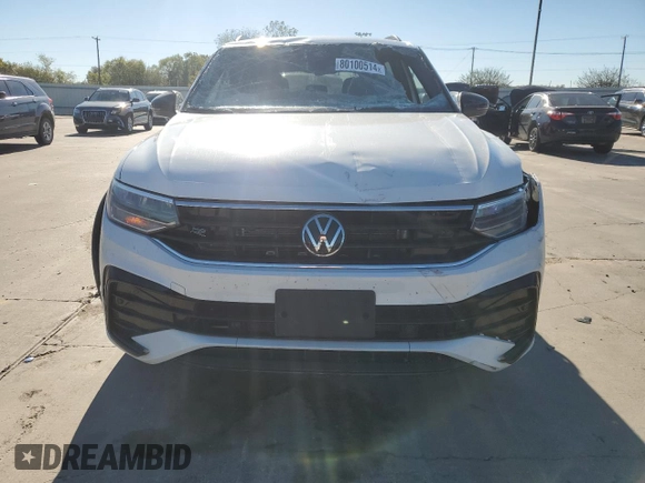 2024 Volkswagen Tiguan SE R-Line Black with VIN 3VVCB7AX1RM001262, listed as a Copart auction lot 80100514 with 13,225 mi miles and Salvage title. Bid and sale history available at DreamBid. Image 5.