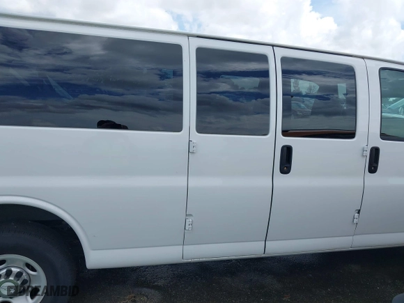 2019 Chevrolet Express Passenger LT with VIN 1GAZGPFG2K1247624, listed as a IAAI auction lot 30701525 with 22,150 mi miles. Bid and sale history available at carsss.com. Image 13.