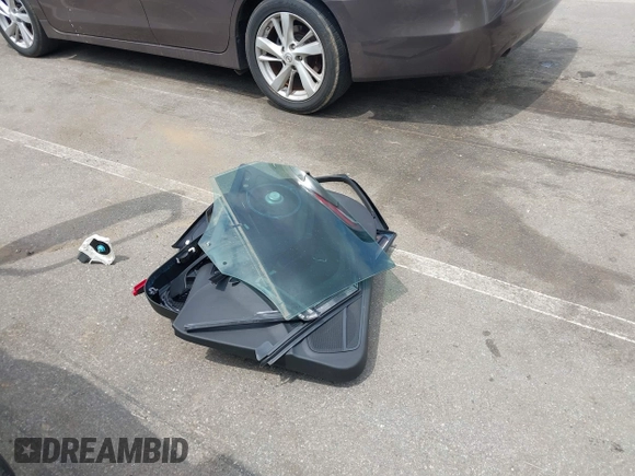 2012 Audi A4 Premium с VIN WAUBFAFLXCA118261, выставлен на аукционе IAAI как лот 42090602 с пробегом 124 817 миль миль и . История ставок и продаж доступна на DreamBid. Изображение 12.