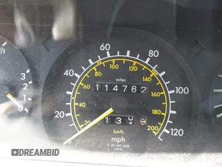 1985 Mercedes-Benz 190 z VIN WDBDA24C3FF107644, wystawiony jako IAAI lot #42111368 z przebiegiem 114 762 mil mil oraz . Historia ofert i sprzedaży dostępna na DreamBid. Obrazek 7.