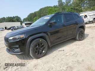 2022 Jeep Cherokee X с VIN 1C4PJMCX1ND526231, выставлен на аукционе Copart как лот 57551585 с пробегом 77 157 миль миль и Списание • Salvage title. История ставок и продаж доступна на DreamBid. Изображение 1.