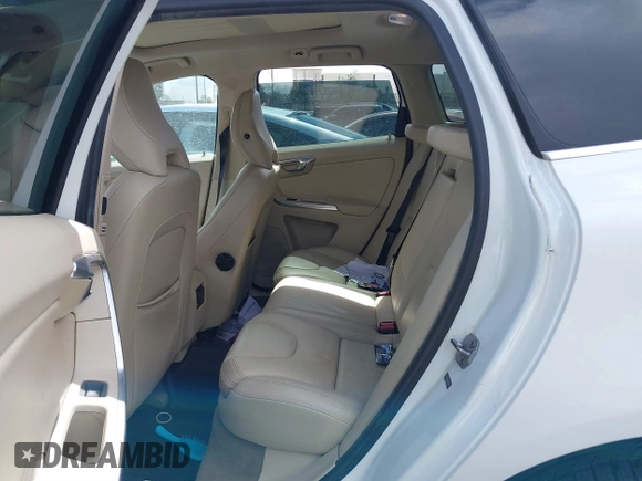 2014 Volvo XC60 R-Design Premier Plus z VIN YV4902DZ5E2554526, wystawiony jako IAAI lot #41764512 z przebiegiem 129 230 mil mil oraz . Historia ofert i sprzedaży dostępna na DreamBid. Obrazek 8.