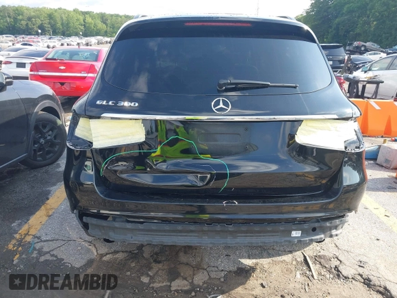 2018 Mercedes-Benz GLC 300 with VIN WDC0G4JB8JV086823, listed as a IAAI auction lot 42338203 with 114,000 mi miles and . Bid and sale history available at DreamBid. Image 18.