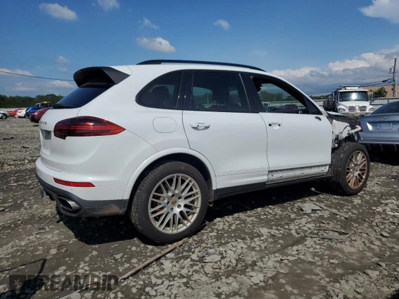 2017 Porsche Cayenne z VIN WP1AA2A23HKA80342, wystawiony jako Copart lot #60908035 z przebiegiem 61 583 mil mil oraz Szkoda całkowita • Salvage title. Historia ofert i sprzedaży dostępna na DreamBid. Obrazek 3.