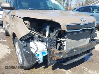 2015 Kia Soul with VIN KNDJN2A29F7167460, listed as a IAAI auction lot 41900985 with 91,948 mi miles. Bid and sale history available at carsss.com. Image 6.