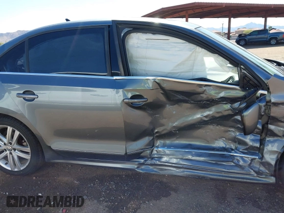2017 Volkswagen Jetta SEL z VIN 3VWL17AJ6HM407708, wystawiony jako IAAI lot #41848360 z przebiegiem Nie podano mil oraz . Historia ofert i sprzedaży dostępna na DreamBid. Obrazek 13.