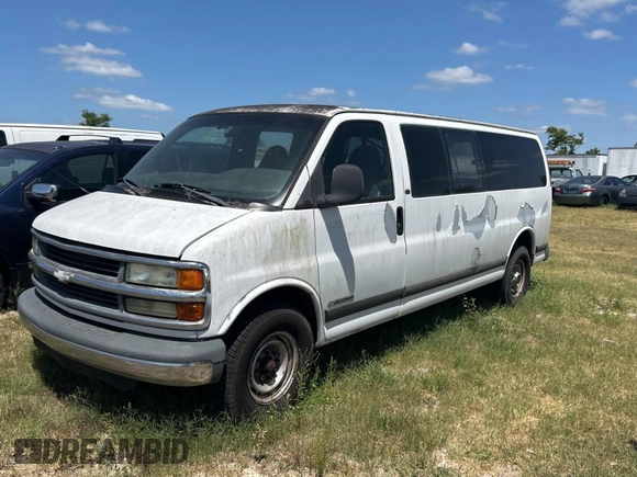 2002 Chevrolet Express with VIN 1GAHG39R921243538, listed as a Copart auction lot 55530615 with 512,936 mi miles and Clean Title. Bid and sale history available at carsss.com. Image 2.