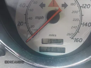 2001 Mercedes-Benz SLK 230/320 z VIN WDBKK65F61F223014, wystawiony jako IAAI lot #42193397 z przebiegiem 291 610 mil mil oraz . Historia ofert i sprzedaży dostępna na DreamBid. Obrazek 16.