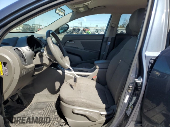 2013 Kia Sportage LX z VIN KNDPBCA29D7459647, wystawiony jako Copart lot #50081725 z przebiegiem 125 855 mil mil oraz Szkoda całkowita • Salvage title. Historia ofert i sprzedaży dostępna na DreamBid. Obrazek 7.