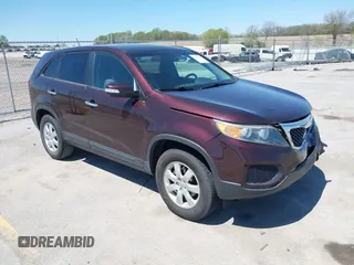 2012 Kia Sorento LX z VIN 5XYKT4A19CG233792, wystawiony jako IAAI lot #42156227 z przebiegiem 90 322 mil mil oraz . Historia ofert i sprzedaży dostępna na DreamBid. Obrazek 1.
