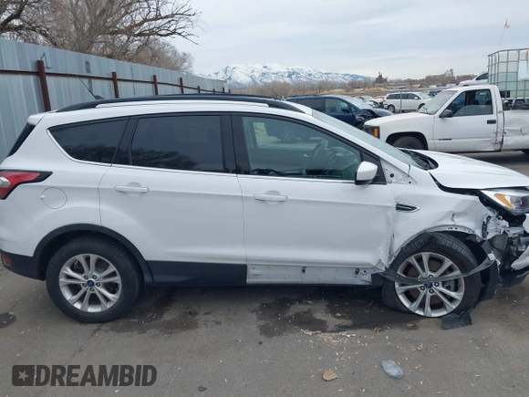 2018 Ford Escape SE z VIN 1FMCU9GD0JUC62783, wystawiony jako IAAI lot #41488153 z przebiegiem 55 774 mil mil oraz . Historia ofert i sprzedaży dostępna na DreamBid. Obrazek 13.