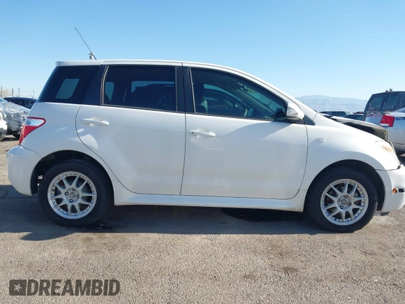 2006 Scion xA z VIN JTKKT624365020332, wystawiony jako IAAI lot #42335748 z przebiegiem 103 621 mil mil oraz . Historia ofert i sprzedaży dostępna na DreamBid. Obrazek 13.