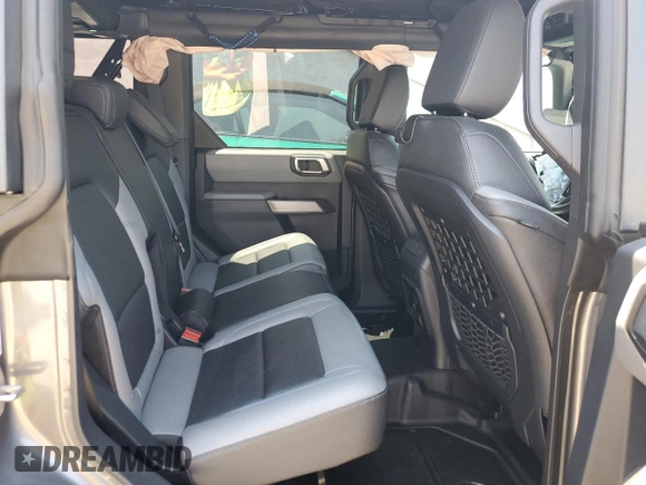 2023 Ford Bronco с VIN 1FMEE5DH2PLB21489, выставлен на аукционе Copart как лот 60690365 с пробегом 14 326 миль миль и Списание • Salvage title. История ставок и продаж доступна на DreamBid. Изображение 11.