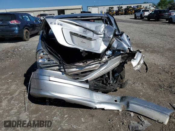 2004 Mercedes-Benz C 230 Kompressor z VIN WDBRF40J44F449334, wystawiony jako Copart lot #55531205 z przebiegiem 234 285 mil mil oraz Szkoda całkowita • Salvage title. Historia ofert i sprzedaży dostępna na DreamBid. Obrazek 6.