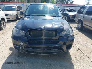 2011 BMW X5 35i z VIN 5UXZV4C56BL410499, wystawiony jako IAAI lot #42117697 z przebiegiem 158 233 mil mil oraz . Historia ofert i sprzedaży dostępna na DreamBid. Obrazek 6.