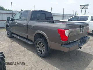 2016 Nissan Titan SL z VIN 1N6BA1F48GN510113, wystawiony jako IAAI lot #42252271 z przebiegiem 58 691 mil mil oraz . Historia ofert i sprzedaży dostępna na DreamBid. Obrazek 3.