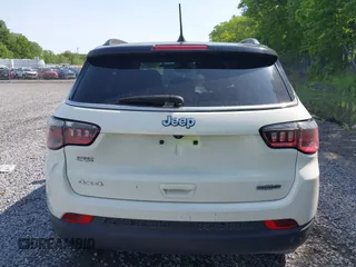 2018 Jeep Compass Latitude z VIN 3C4NJDBB2JT281182, wystawiony jako IAAI lot #42392069 z przebiegiem 112 758 mil mil oraz . Historia ofert i sprzedaży dostępna na DreamBid. Obrazek 16.
