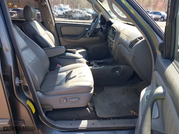 2006 Toyota Sequoia Limited with VIN 5TDBT48A76S261359, listed as a IAAI auction lot 41897236 with 263,938 mi miles. Bid and sale history available at carsss.com. Image 5.