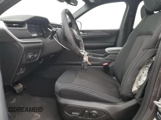 2024 Jeep Grand Cherokee Laredo z VIN 1C4RJKAG8R8548001, wystawiony jako Copart lot #80411974 z przebiegiem 2 654 mil mil oraz Szkoda całkowita • Salvage title. Historia ofert i sprzedaży dostępna na DreamBid. Obrazek 7.