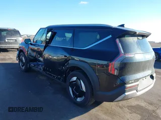 2024 Kia EV9 Wind z VIN KNDAFFS58R6022482, wystawiony jako IAAI lot #41688945 z przebiegiem 8 907 mil mil oraz . Historia ofert i sprzedaży dostępna na DreamBid. Obrazek 3.