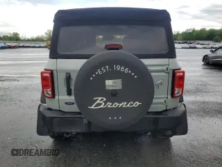 2023 Ford Bronco z VIN 1FMEE5BP6PLB00218, wystawiony jako Copart lot #55887595 z przebiegiem 22 859 mil mil oraz Szkody całkowita. Historia ofert i sprzedaży dostępna na DreamBid. Obrazek 6.