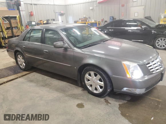 2008 Cadillac DTS 1SA z VIN 1G6KD57Y78U107110, wystawiony jako Copart lot #53548915 z przebiegiem 66 065 mil mil oraz Tytuł czysty. Historia ofert i sprzedaży dostępna na DreamBid. Obrazek 4.