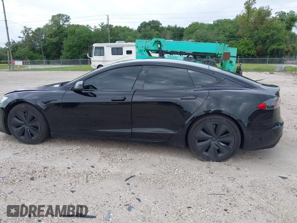 2022 Tesla Model S with VIN 5YJSA1E51NF472152, listed as a IAAI auction lot 42625943 with 60,290 mi miles and . Bid and sale history available at DreamBid. Image 13.