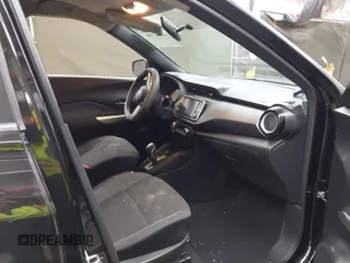 2019 Nissan Kicks SV with VIN 3N1CP5CU0KL554488, listed as a IAAI auction lot 41567731 with 92,951 mi miles. Bid and sale history available at carsss.com. Image 5.