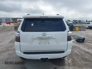 2020 Toyota 4Runner SR5 with VIN JTEZU5JR1L5219414, listed as a IAAI auction lot 42499908 with 28,457 mi miles and . Bid and sale history available at DreamBid. Image 17.