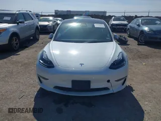 2023 Tesla Model 3 z VIN 5YJ3E1EAXPF505951, wystawiony jako IAAI lot #41535421 z przebiegiem Nie podano mil oraz . Historia ofert i sprzedaży dostępna na DreamBid. Obrazek 12.