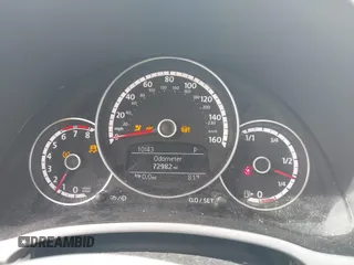 2015 Volkswagen Beetle 1.8T w/Sun z VIN 3VWJ07AT9FM636098, wystawiony jako IAAI lot #41991141 z przebiegiem 72 982 mil mil oraz . Historia ofert i sprzedaży dostępna na DreamBid. Obrazek 7.