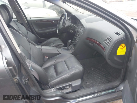 2004 Volvo S60 with VIN YV1RH59H342411127, listed as a IAAI auction lot 42107974 with 113,211 mi miles. Bid and sale history available at carsss.com. Image 5.