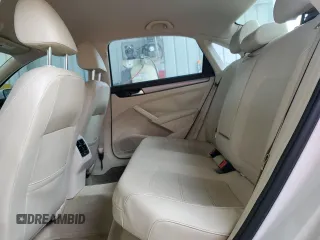 2014 Volkswagen Passat SE z VIN 1VWBT7A34EC075708, wystawiony jako Copart lot #57662405 z przebiegiem 78 077 mil mil oraz Szkoda całkowita • Salvage title. Historia ofert i sprzedaży dostępna na DreamBid. Obrazek 10.