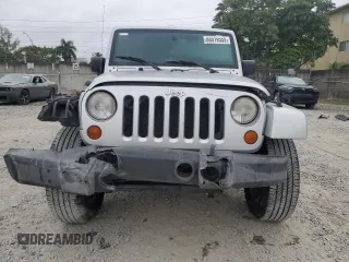 2010 Jeep Wrangler Unlimited Sahara with VIN 1J4BA5H17AL117410, listed as a Copart auction lot 88519555 with 126,471 mi miles and Salvage Title. Bid and sale history available at carsss.com. Image 5.