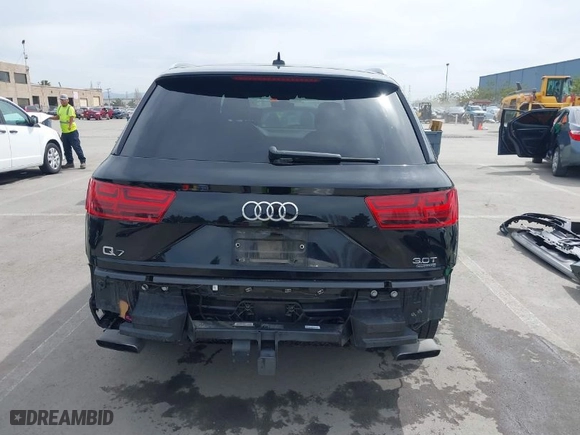 2018 Audi Q7 Premium Plus with VIN WA1LAAF76JD051429, listed as a IAAI auction lot 41826876 with 59,808 mi miles. Bid and sale history available at carsss.com. Image 17.