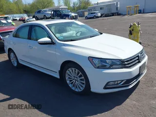 2016 Volkswagen Passat SE z VIN 1VWBT7A38GC016180, wystawiony jako IAAI lot #42132777 z przebiegiem 101 461 mil mil oraz . Historia ofert i sprzedaży dostępna na DreamBid. Obrazek 1.
