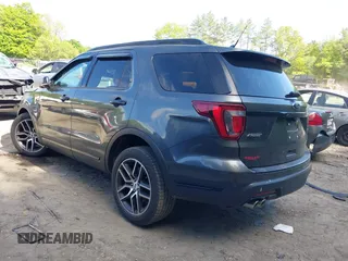 2018 Ford Explorer Sport z VIN 1FM5K8GT9JGC59377, wystawiony jako IAAI lot #42233498 z przebiegiem 103 479 mil mil oraz . Historia ofert i sprzedaży dostępna na DreamBid. Obrazek 3.