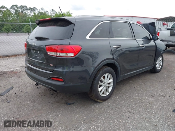 2017 Kia Sorento LX z VIN 5XYPG4A35HG204955, wystawiony jako IAAI lot #41966406 z przebiegiem Nie podano mil oraz . Historia ofert i sprzedaży dostępna na DreamBid. Obrazek 4.