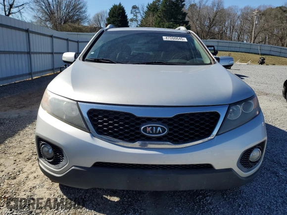 2013 Kia Sorento EX z VIN 5XYKUDA22DG335605, wystawiony jako Copart lot #47260645 z przebiegiem 175 314 mil mil oraz Szkoda całkowita • Salvage title. Historia ofert i sprzedaży dostępna na DreamBid. Obrazek 5.