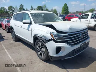 2024 Volkswagen Atlas SE z VIN 1V2HR2CA7RC532493, wystawiony jako IAAI lot #41970251 z przebiegiem 32 124 mil mil oraz . Historia ofert i sprzedaży dostępna na DreamBid. Obrazek 1.