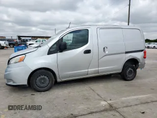 2015 Nissan NV200 SV z VIN 3N6CM0KN4FK692952, wystawiony jako Copart lot #56145575 z przebiegiem 159 358 mil mil oraz Szkoda całkowita • Salvage title. Historia ofert i sprzedaży dostępna na DreamBid. Obrazek 1.