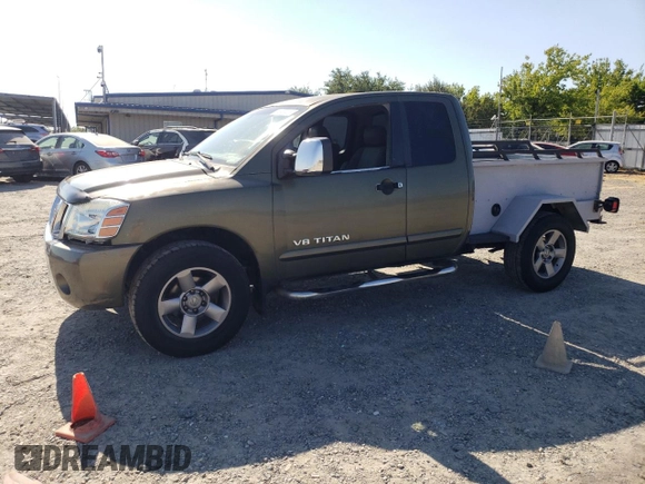 2005 Nissan Titan SE z VIN 1N6AA06B85N507424, wystawiony jako Copart lot #64841425 z przebiegiem 208 542 mil mil oraz Czysty tytuł • Clean title. Historia ofert i sprzedaży dostępna na DreamBid. Obrazek 1.