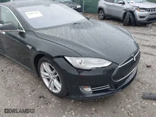 2013 Tesla Model S with VIN 5YJSA1DN9DFP03380, listed as a IAAI auction lot 41865213 with 184,831 mi miles. Bid and sale history available at carsss.com. Image 6.