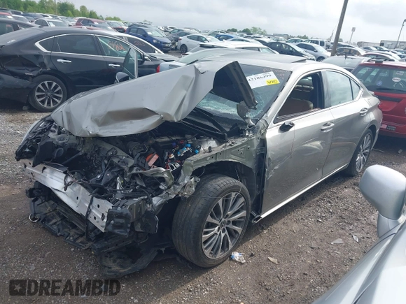 2021 Lexus ES 250 z VIN 58AD11D11MU002155, wystawiony jako IAAI lot #42186499 z przebiegiem 49 539 mil mil oraz . Historia ofert i sprzedaży dostępna na DreamBid. Obrazek 2.