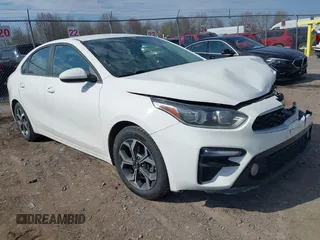 2020 Kia Forte LXS z VIN 3KPF24AD4LE145177, wystawiony jako IAAI lot #42093238 z przebiegiem 76 191 mil mil oraz . Historia ofert i sprzedaży dostępna na DreamBid. Obrazek 1.